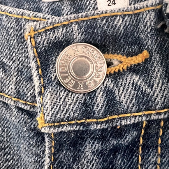 Re/Done Womens Sz 24 70’s Straight Leg Moon
Stoned Stud 100% Cotton Jeans - Picture 4 of 13